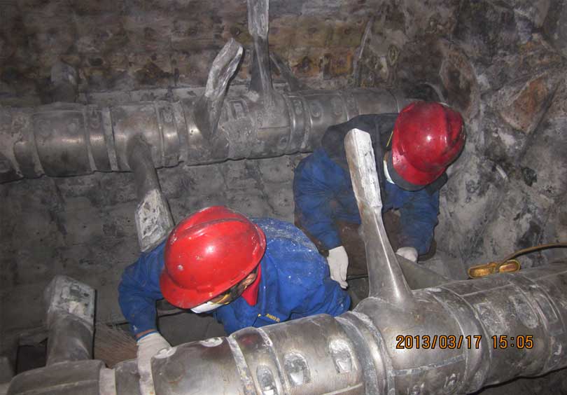 安裝人員現(xiàn)玚施工 安裝人員現(xiàn)玚施工