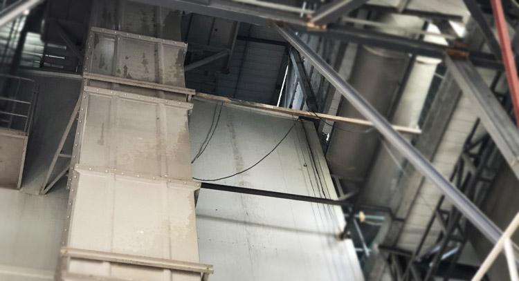 海南某混凝土有限公司機械設備安裝耐磨陶瓷施工現場報告